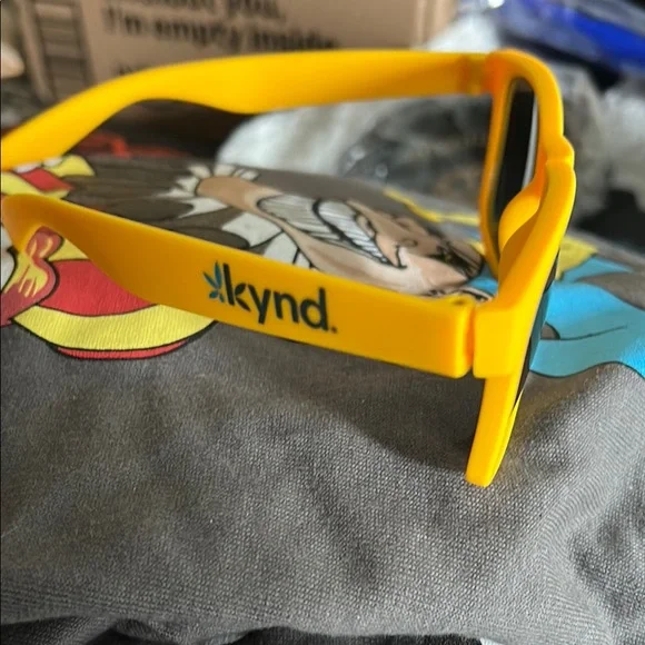 Kynd Yellow Sunglasses - Picture 1 of 3